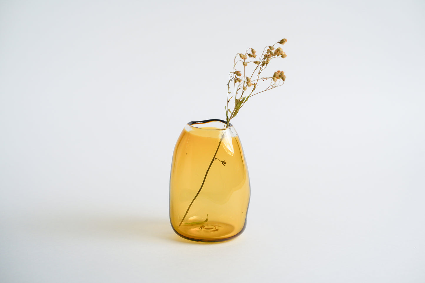 曲線玻璃花瓶 淡琥珀 | Sazanami Glass