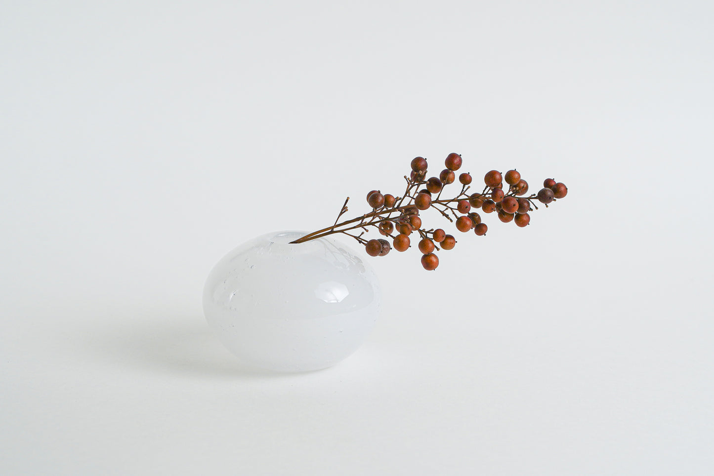 乳白玻璃小花器 一輪插 | Sazanami Glass