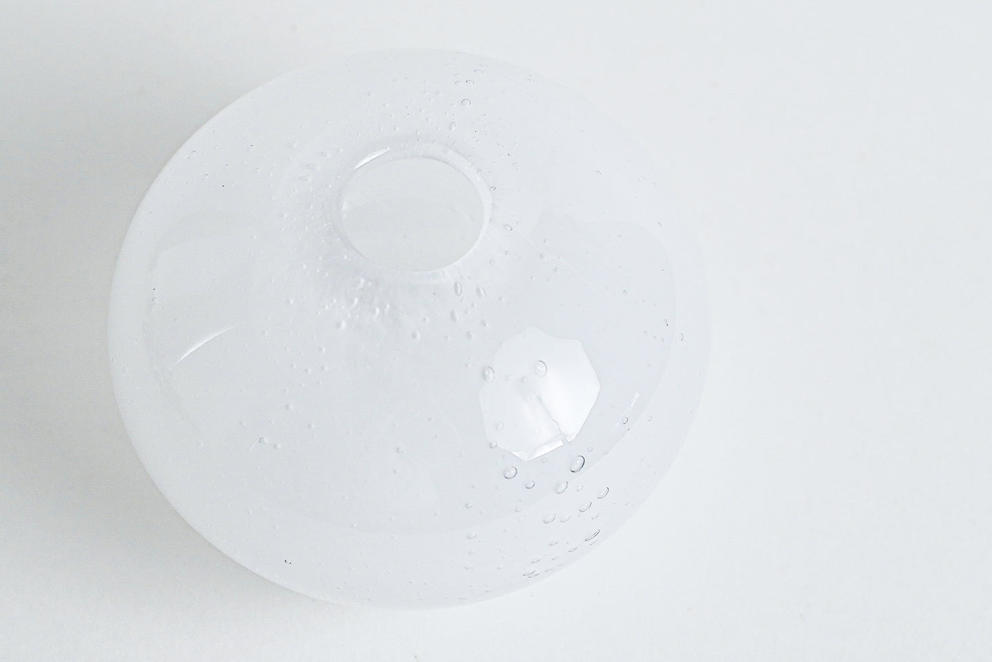 乳白玻璃小花器 一輪插 | Sazanami Glass