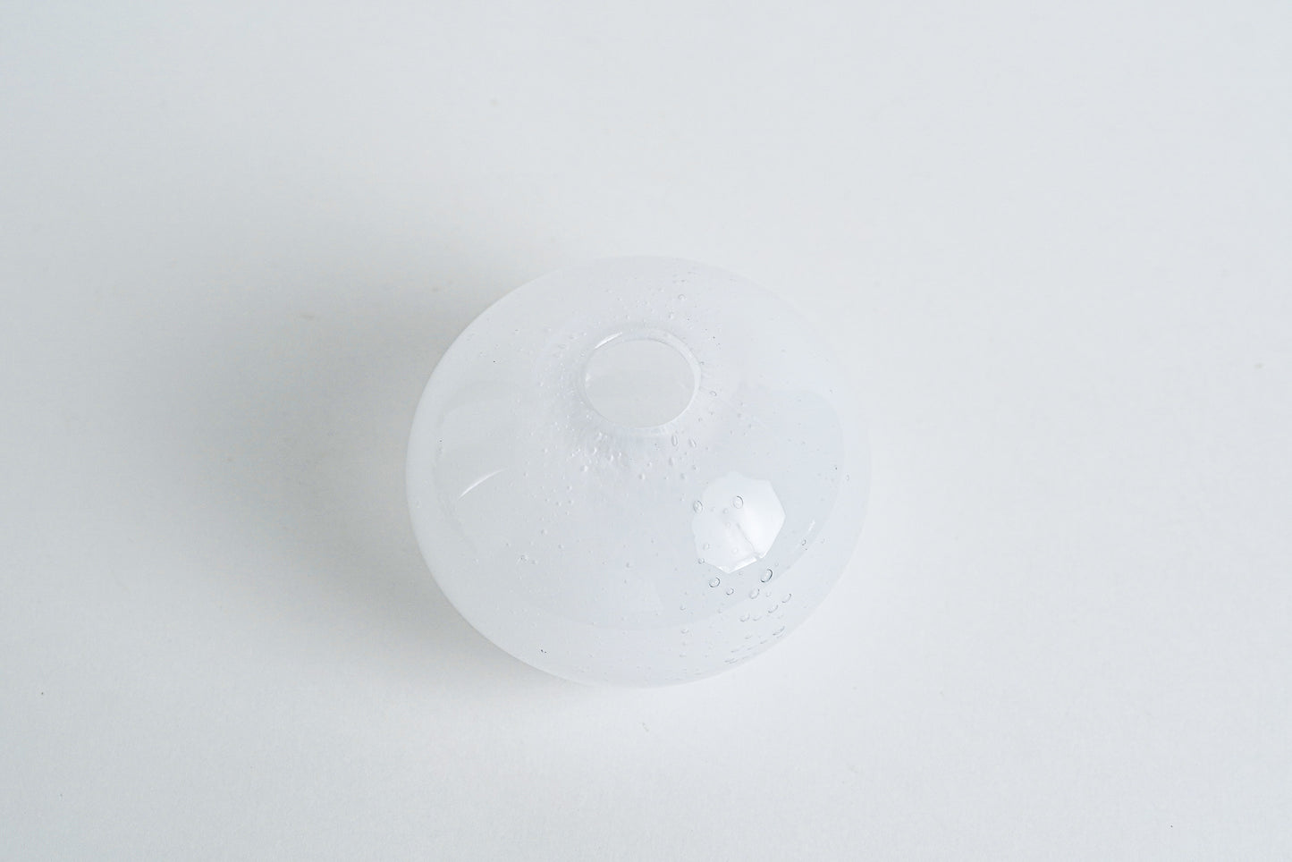 乳白玻璃小花器 一輪插 | Sazanami Glass