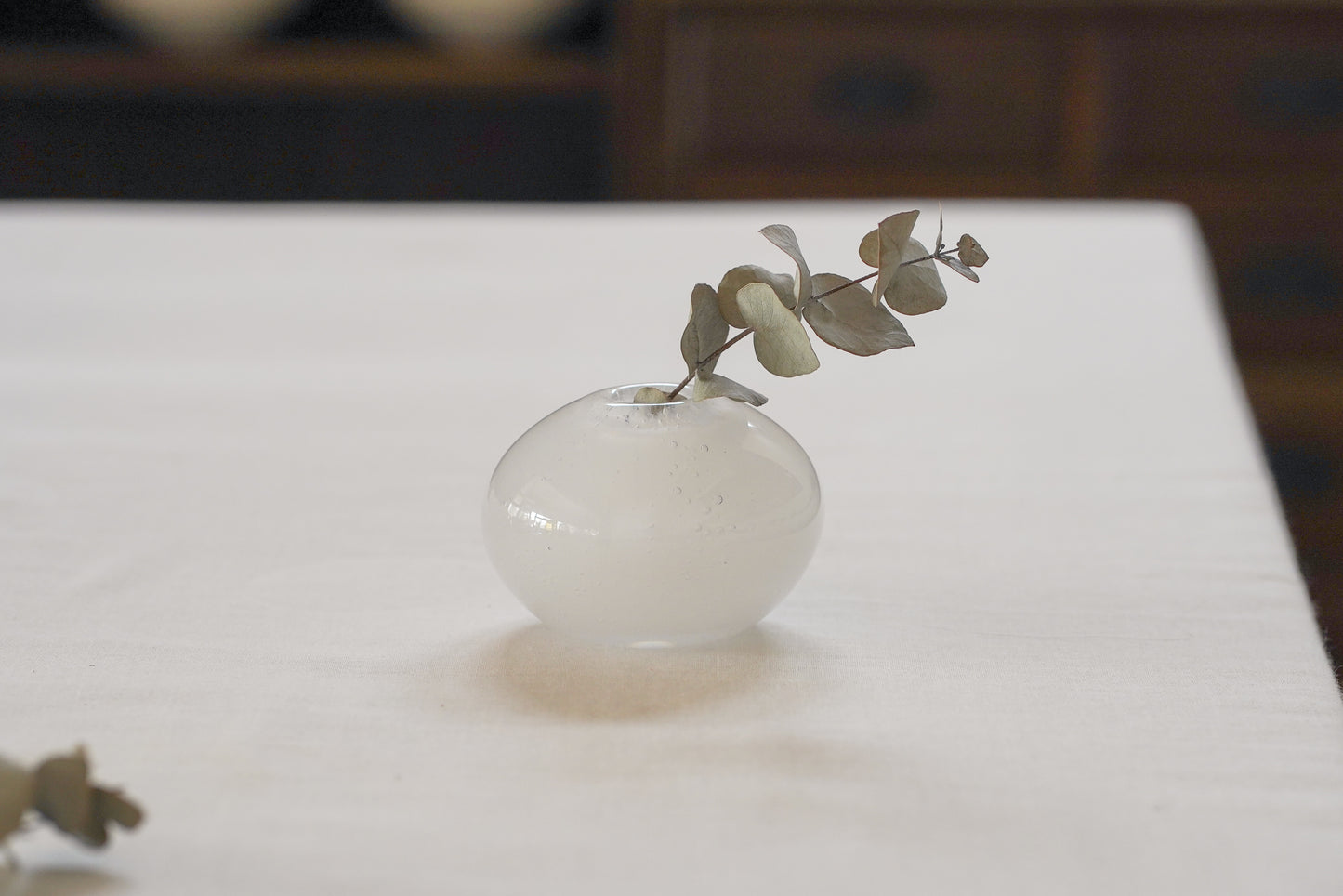 乳白玻璃小花器 一輪插 | Sazanami Glass