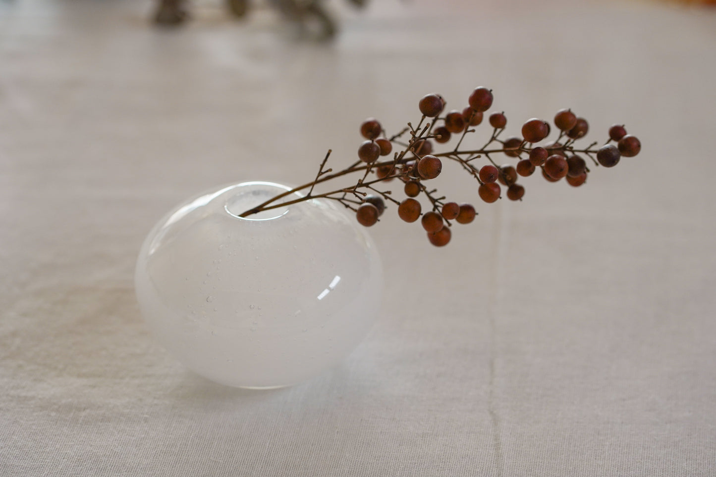 乳白玻璃小花器 一輪插 | Sazanami Glass