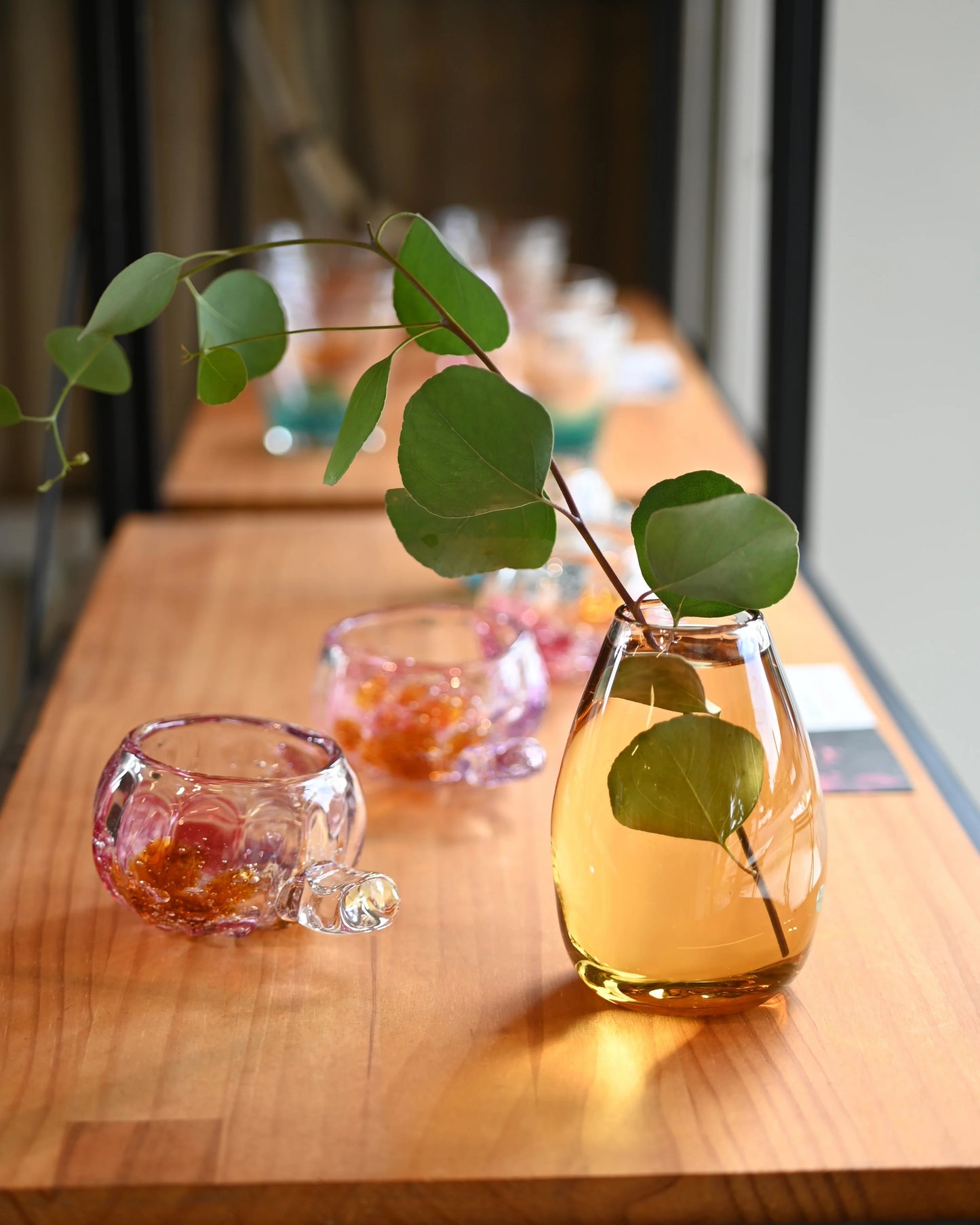 曲線玻璃花瓶 淡琥珀 | Sazanami Glass