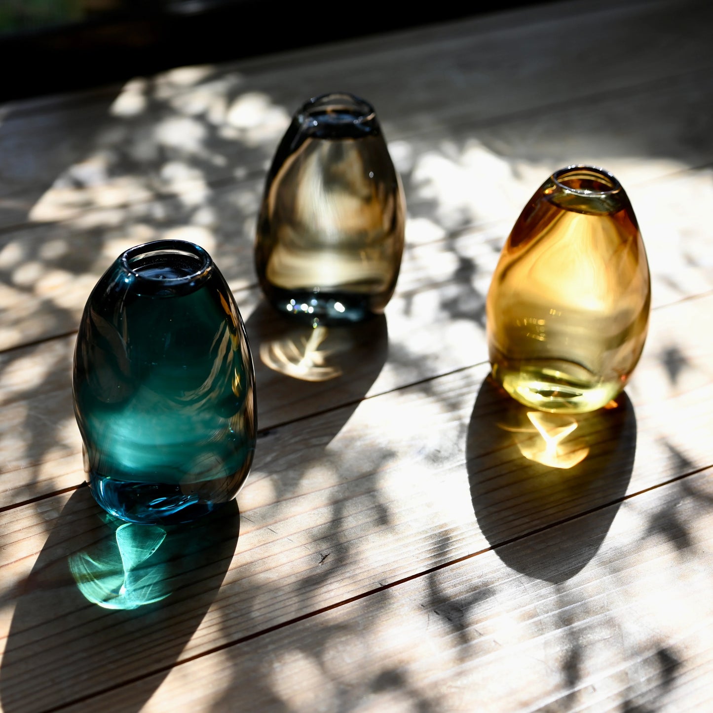 曲線玻璃花瓶 霧灰 | Sazanami Glass