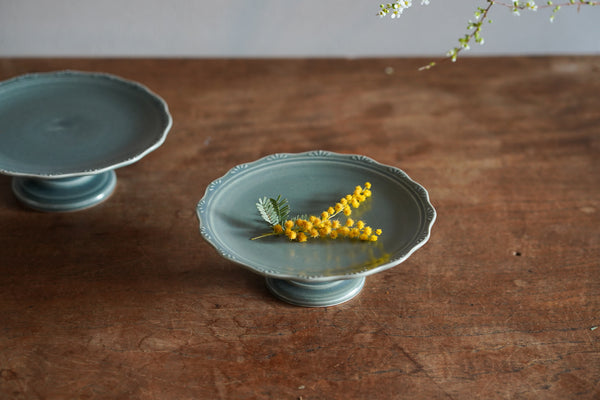 【再入荷】花邊高台皿 灰綠 | 石川智子