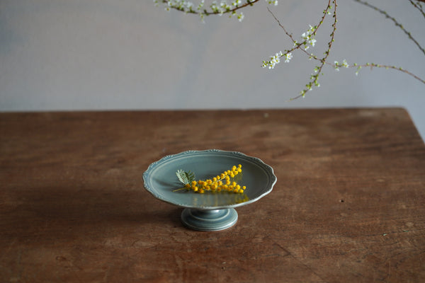 【再入荷】花邊高台皿 灰綠 | 石川智子