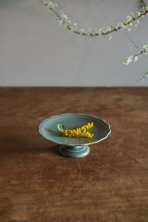 【再入荷】花邊高台皿 灰綠 | 石川智子