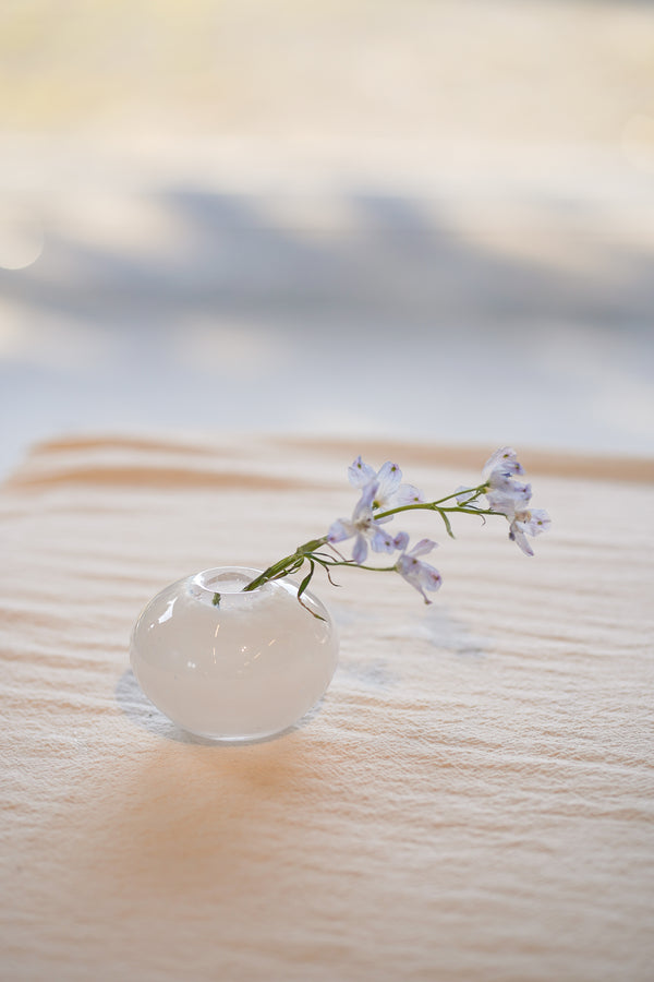 乳白玻璃小花器 一輪插 | Sazanami Glass