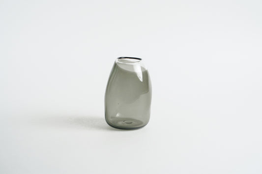 曲線玻璃花瓶 霧灰 | Sazanami Glass