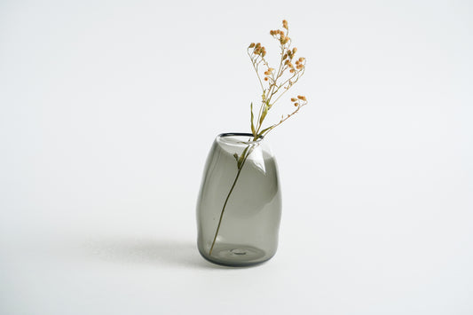 曲線玻璃花瓶 霧灰 | Sazanami Glass