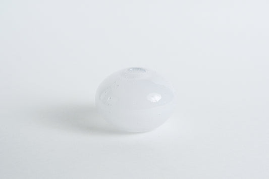 乳白玻璃小花器 一輪插 | Sazanami Glass