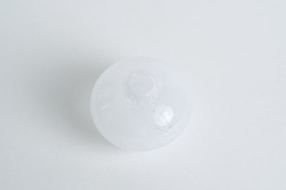 乳白玻璃小花器 一輪插 | Sazanami Glass
