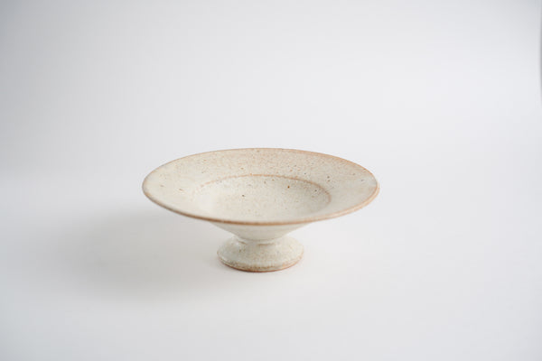 霧面白釉高台皿 | 山本一仁 (2025年12月)