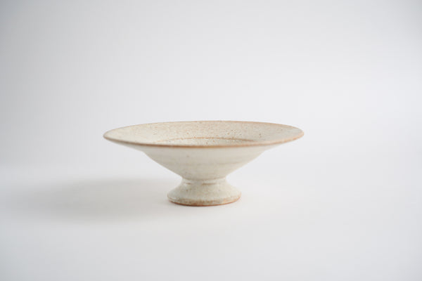 霧面白釉高台皿 | 山本一仁 (2025年12月)