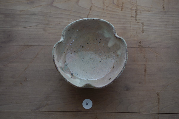 灰釉化粧三葉鉢 | 小辻真一