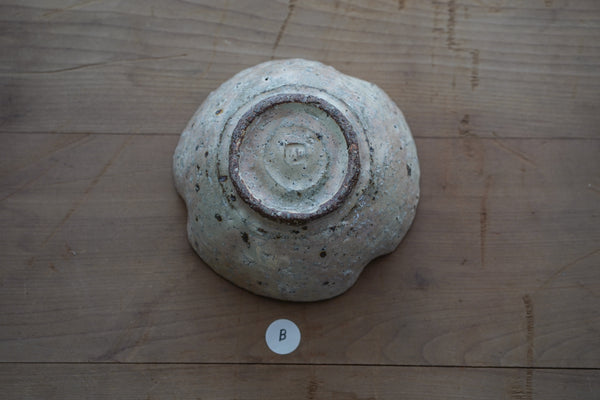 灰釉化粧三葉鉢 | 小辻真一