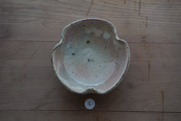 灰釉化粧三葉鉢 | 小辻真一
