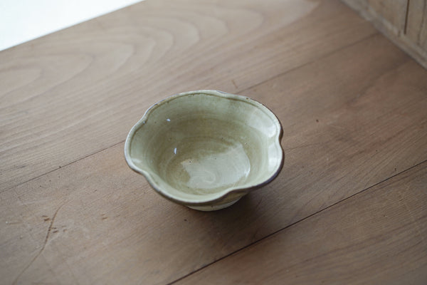 【再入荷】灰釉輪花小缽 | 加藤淳