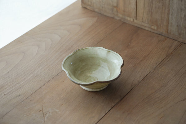 【再入荷】灰釉輪花小缽 | 加藤淳