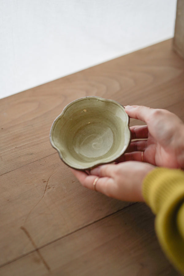 【再入荷】灰釉輪花小缽 | 加藤淳