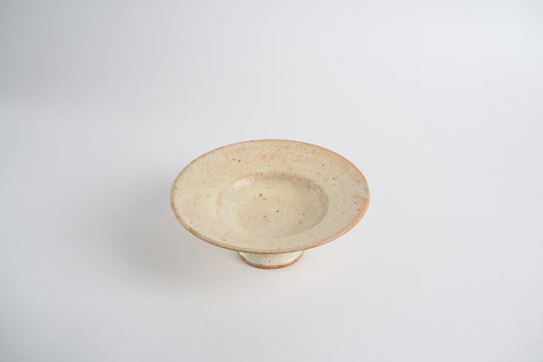 霧面白釉高台皿 | 山本一仁 (2025年12月)