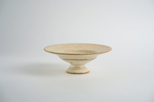 霧面白釉高台皿 | 山本一仁 (2025年12月)