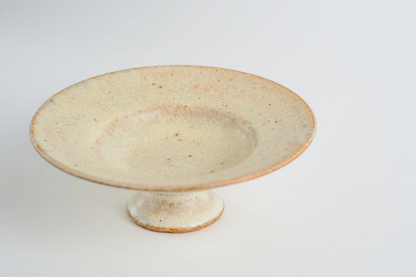 霧面白釉高台皿 | 山本一仁 (2025年12月)