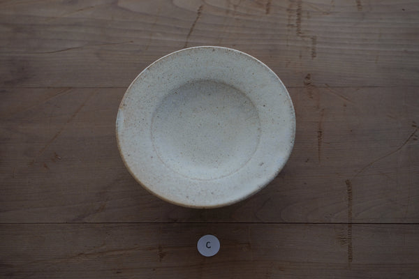 霧面白釉高台皿 | 山本一仁 (2025年12月)