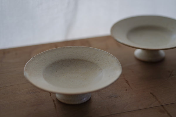 霧面白釉高台皿 | 山本一仁 (2025年12月)