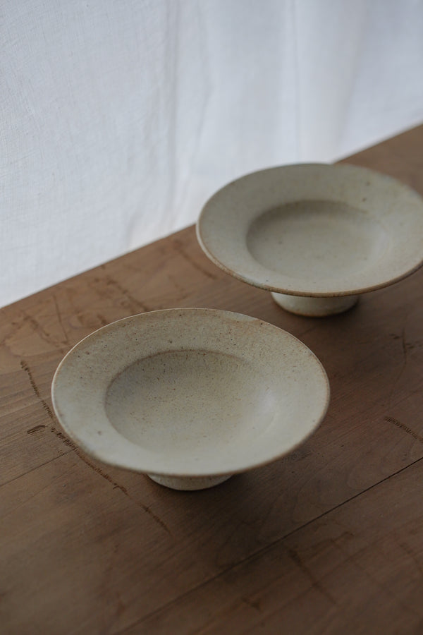 霧面白釉高台皿 | 山本一仁 (2025年12月)