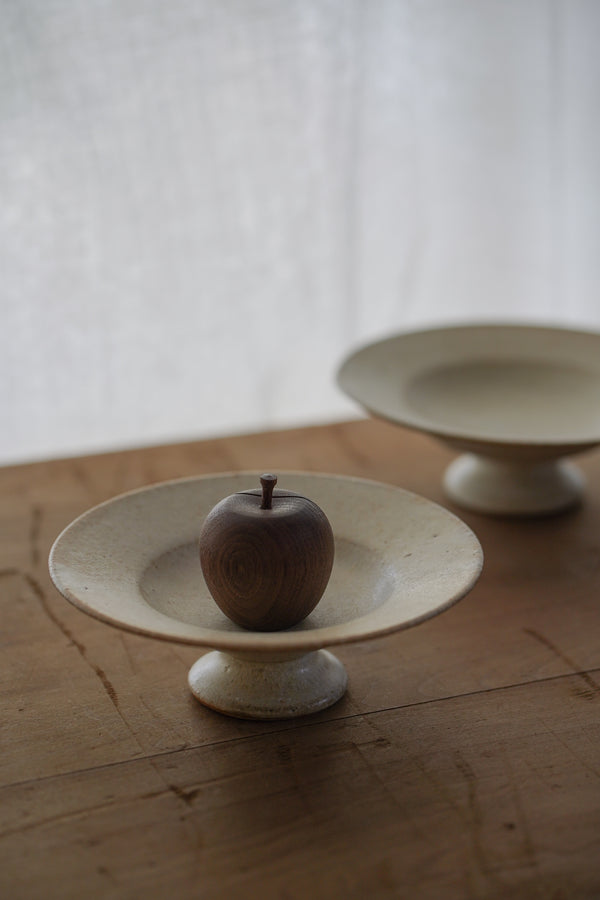 霧面白釉高台皿 | 山本一仁 (2025年12月)