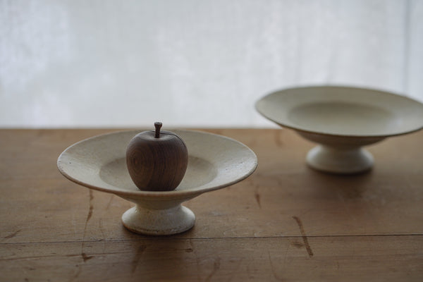 霧面白釉高台皿 | 山本一仁 (2025年12月)