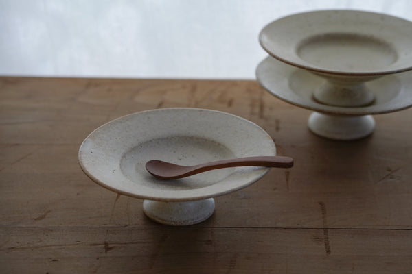 霧面白釉高台皿 | 山本一仁 (2025年12月)