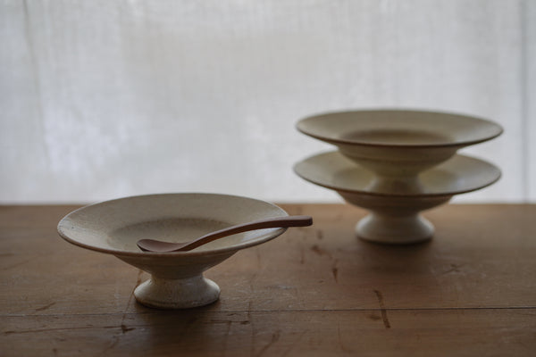 霧面白釉高台皿 | 山本一仁 (2025年12月)