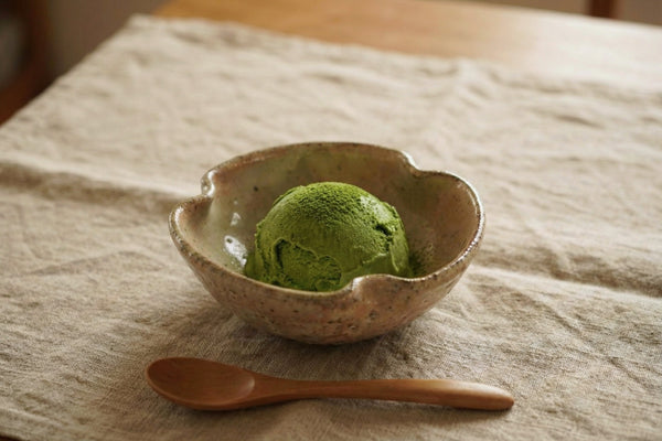 灰釉化粧三葉鉢 | 小辻真一