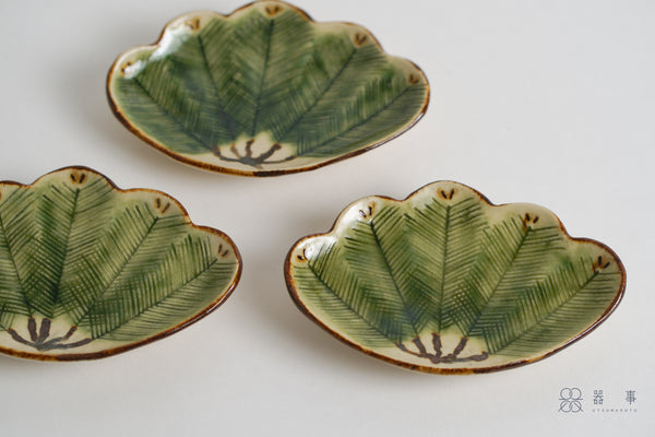 長青松葉小皿 | 加藤芳平