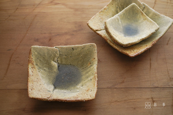 玻璃釉角小皿 | 山本一仁 (2026年1月)