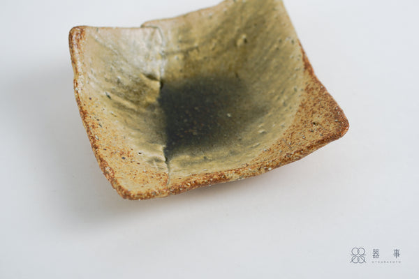 玻璃釉角小皿 | 山本一仁 (2026年1月)