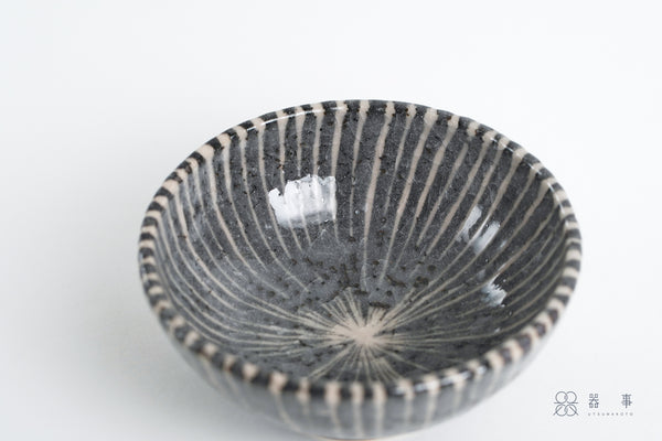 鼠志野釉十草取鉢 | 三浦繁久