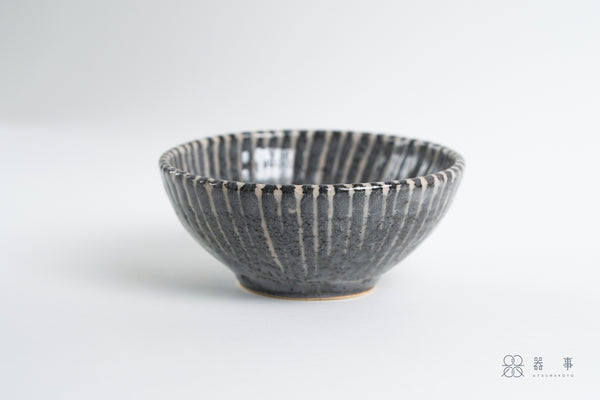 鼠志野釉十草取鉢 | 三浦繁久