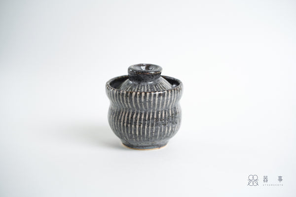 鼠志野釉十草蓋物 | 三浦繁久