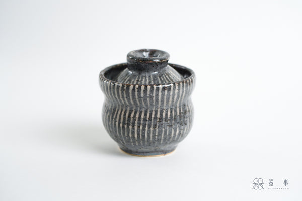 鼠志野釉十草蓋物 | 三浦繁久