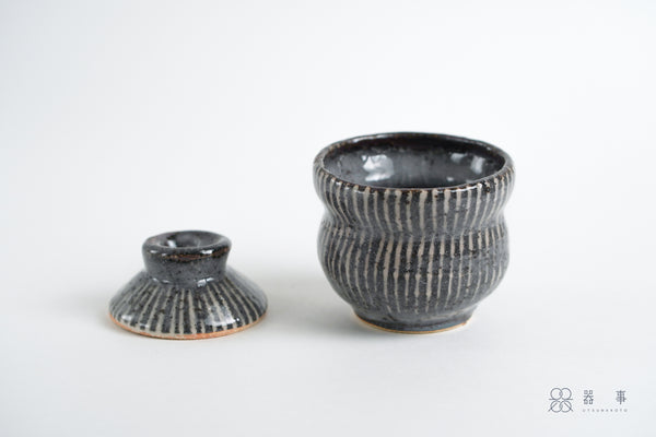 鼠志野釉十草蓋物 | 三浦繁久