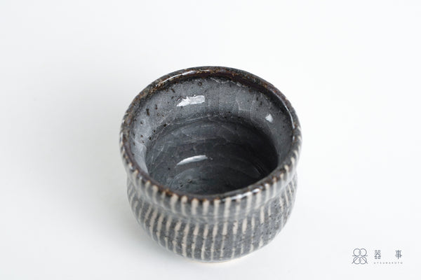 鼠志野釉十草蓋物 | 三浦繁久