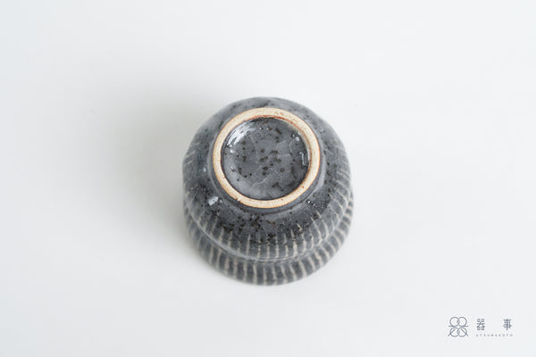 鼠志野釉十草蓋物 | 三浦繁久