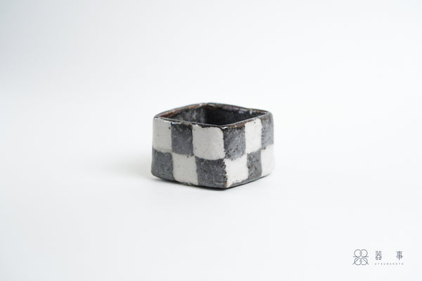鼠志野釉市松圖案角小付 | 三浦繁久