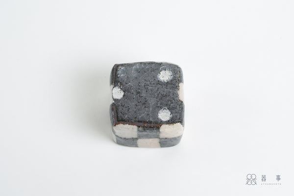 鼠志野釉市松圖案角小付 | 三浦繁久