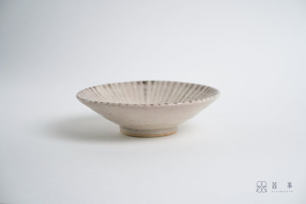 志野釉十草五寸皿 | 三浦繁久