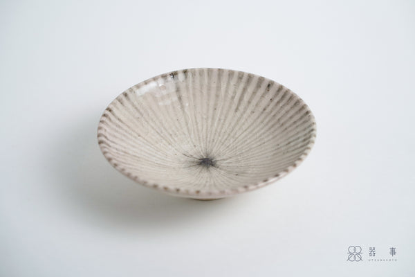 志野釉十草五寸皿 | 三浦繁久