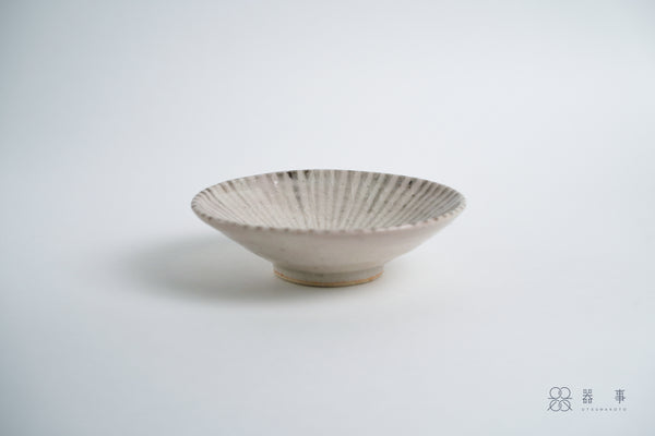 志野釉十草五寸皿 | 三浦繁久